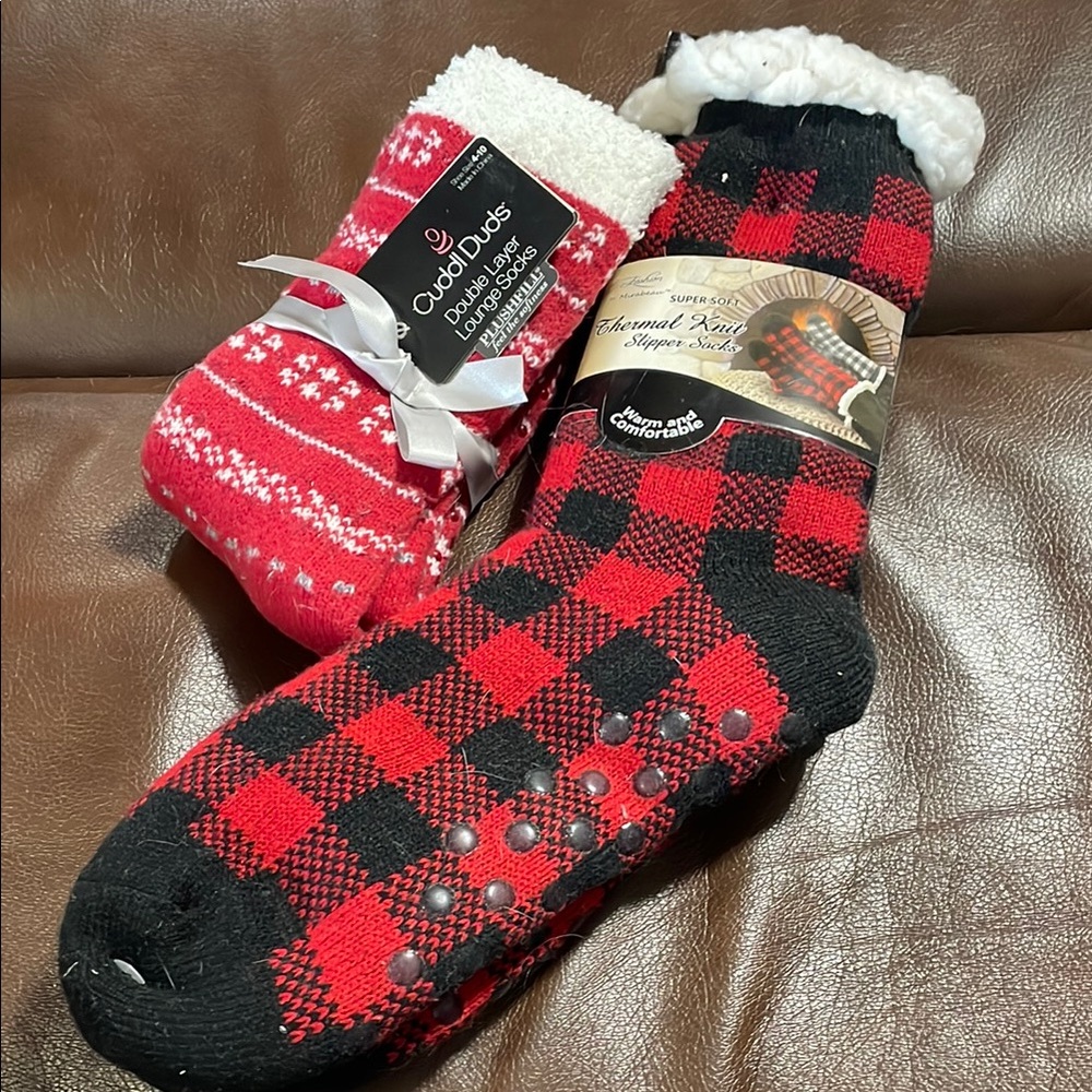 Cuddl Duds Red and Black Casual Socks Buffalo Plaid